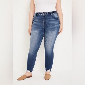 NWOT KanCan Skinny Curve High Rise Dark Ripped Hem Jean Size 16